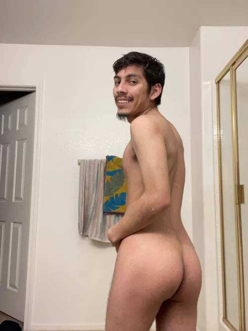 Cub waiting for his bear 🐻