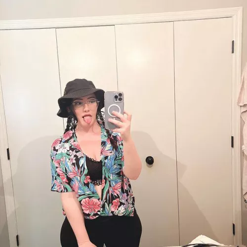 Cuck looking for older bull (45+) ask about my wife with a pornstar ass