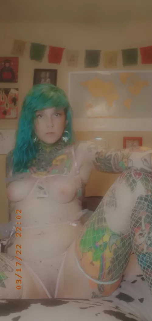 Cum join me in taking off these panties 💦 F 30