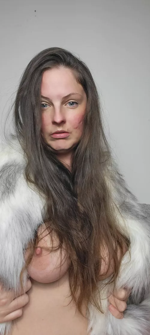 Cum take a look at my photoshoots! I love dressing up! 😈