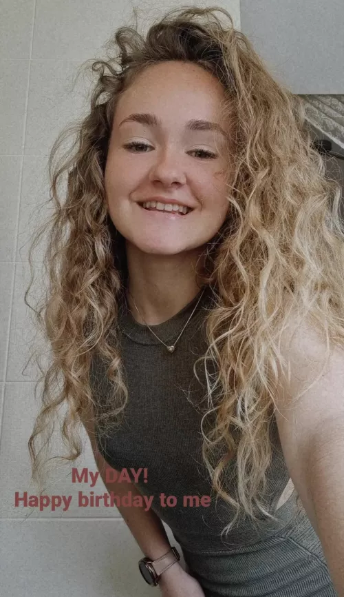 Curly hair skank, wanna grab a hold of those hips