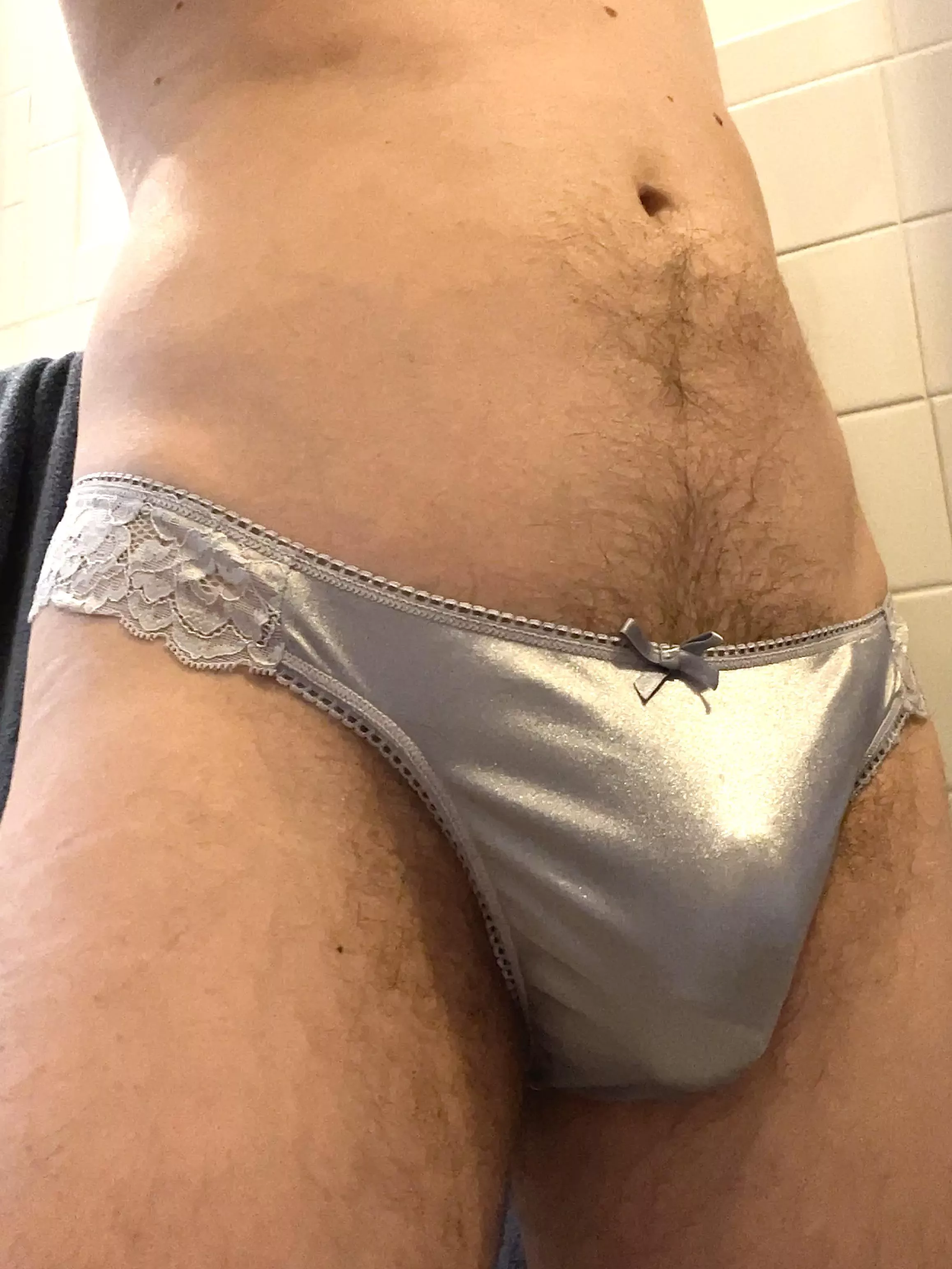 Cut in satin