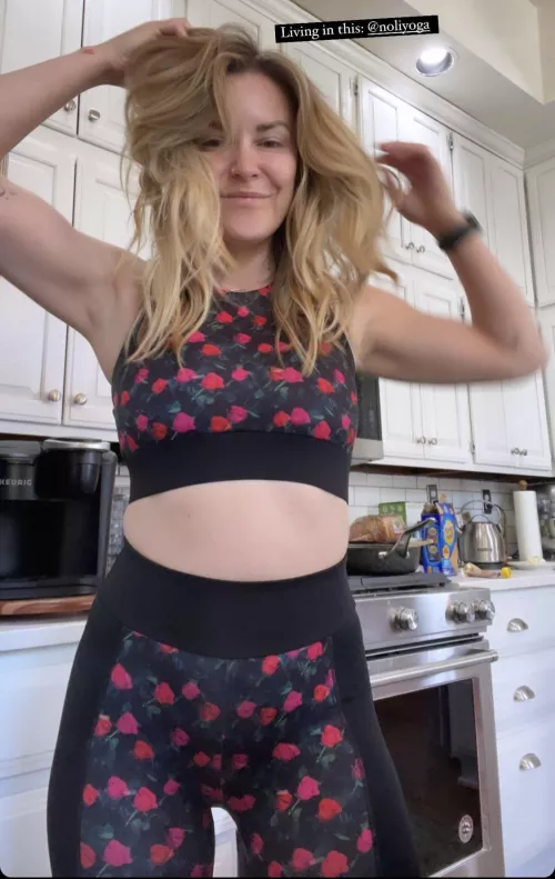 CUTE MILF RENEE