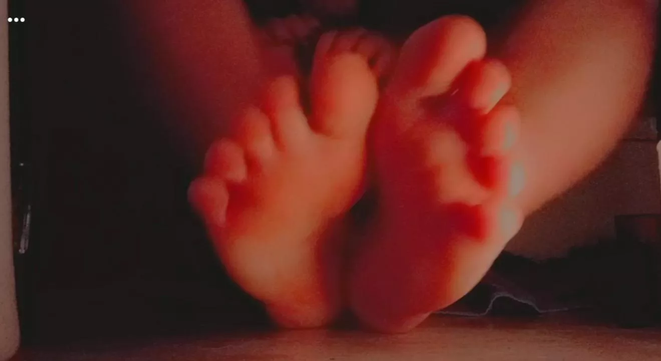 cute soft feet for yall ^^ cute soft feet for yall ^^