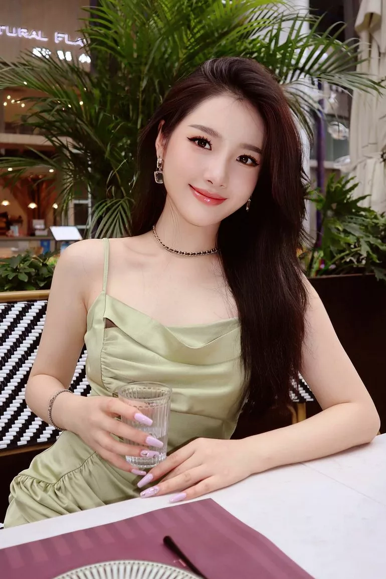 Daisy Hong