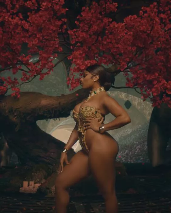 Damn legs 🥵