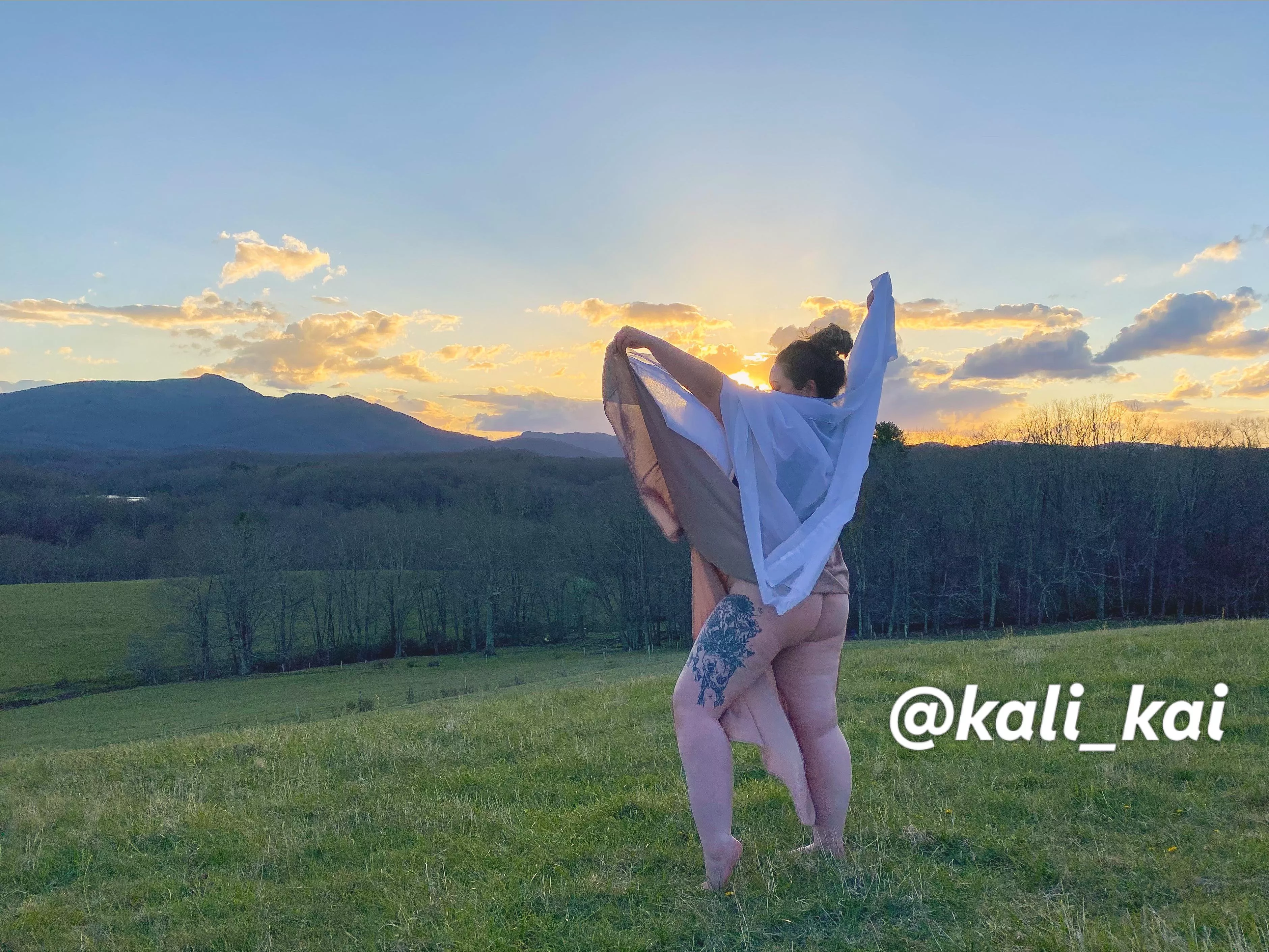 Decided to get naked on top of a mountain. Social media links in my profile if you’d like to stay in touch. 😉 Happy hump day!😘 Decided to get naked on top of a mountain. Social media links in my profile if you’d like to stay in touch. 😉 Happy hump day!😘