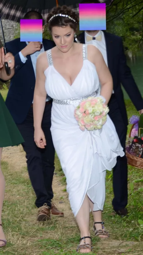 Degrade this cumdump in the comments and get some busty nude pics.