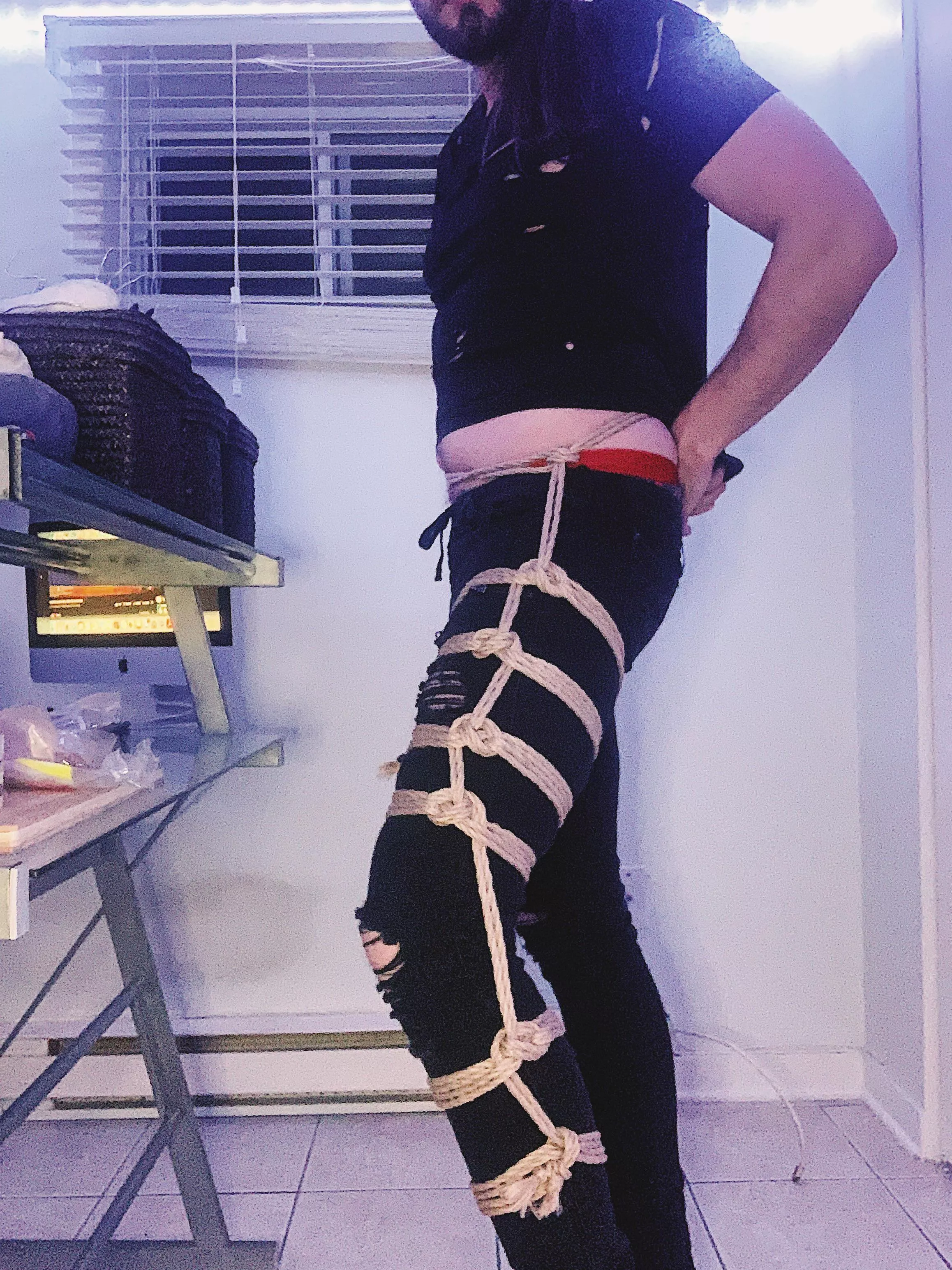 Dem leg ties