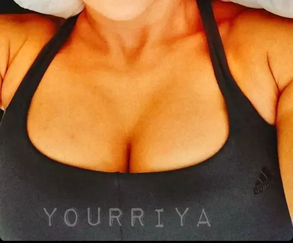 Desi breasts and sports bra , tell me a better combination..💋