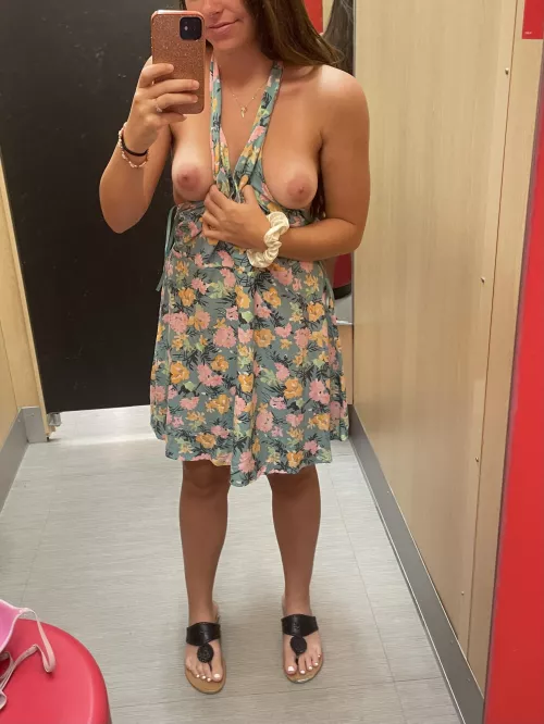 Didn’t really care for the dress but here’s my boobs 🤗