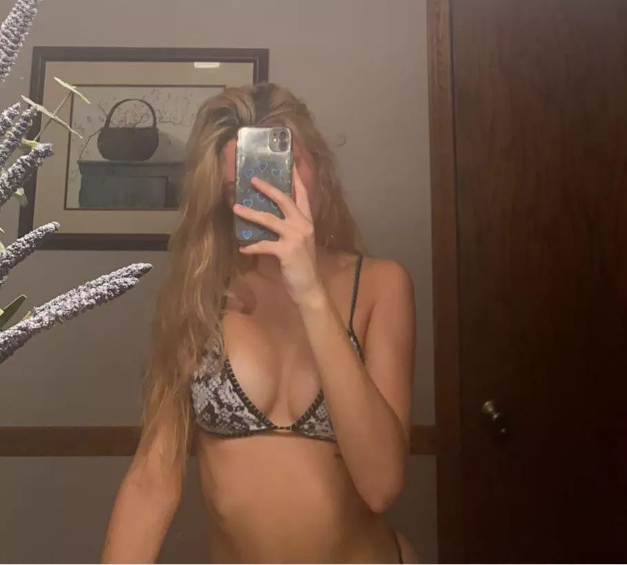 dm for my snap 🥰