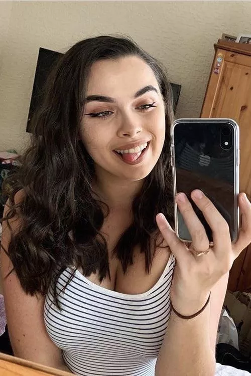 DM if you want to cum on her sexy tits or face 😉