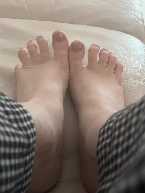 Do u like them bare? 😘😈👅👣