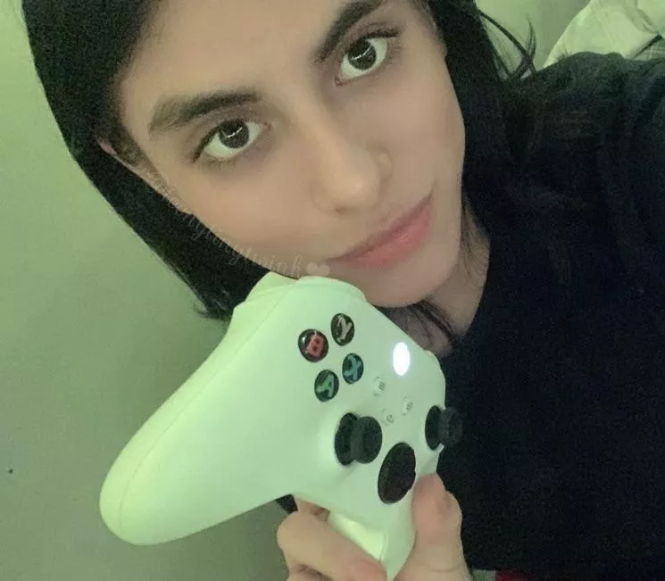 Do you like gamer femboys? :3