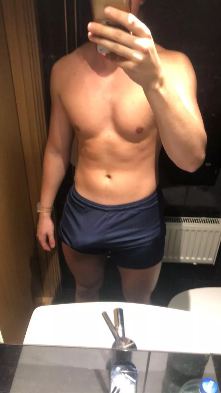 Do you like how these shorts look on me😚