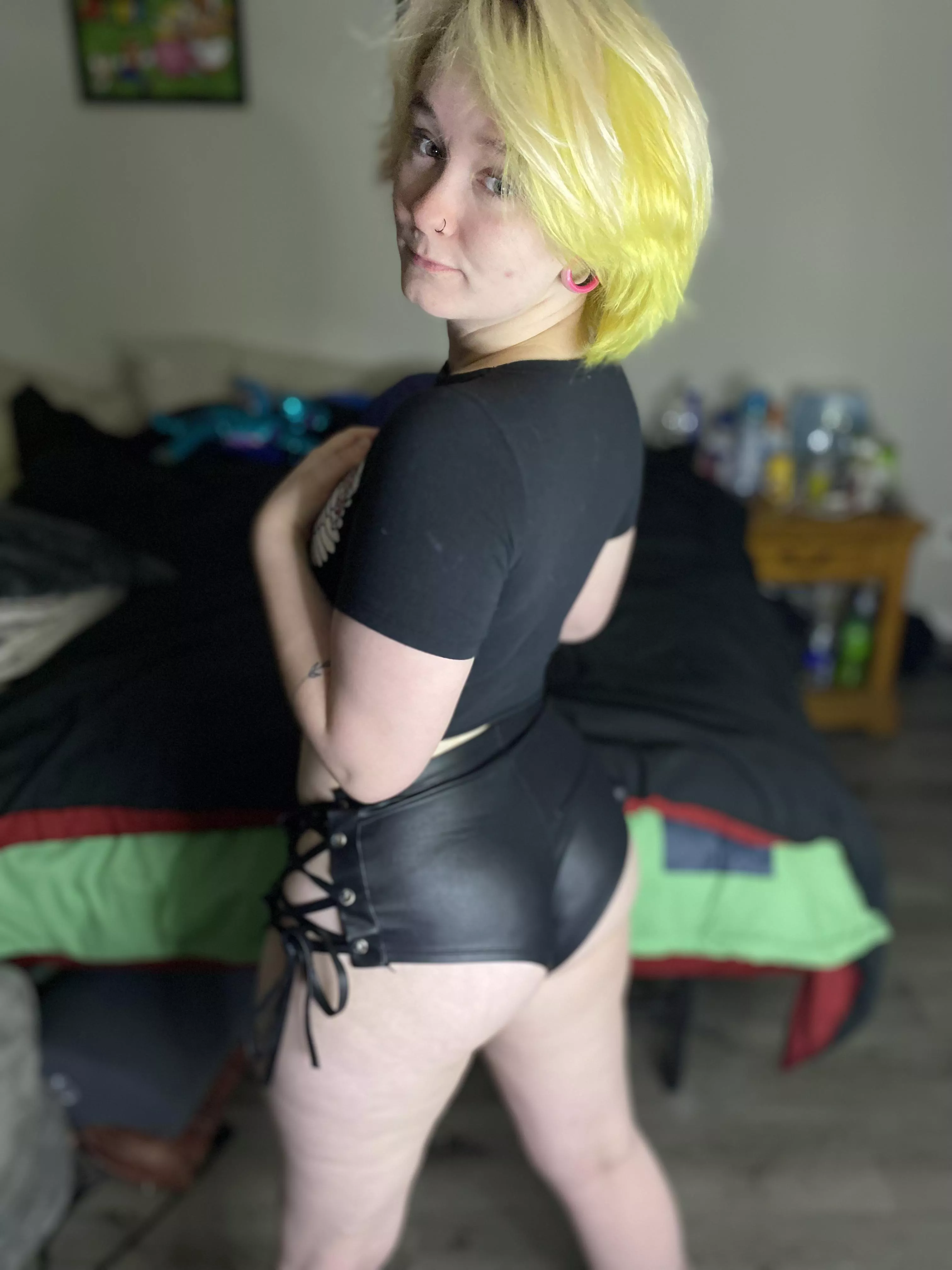 do you like my outfit ? 🖤