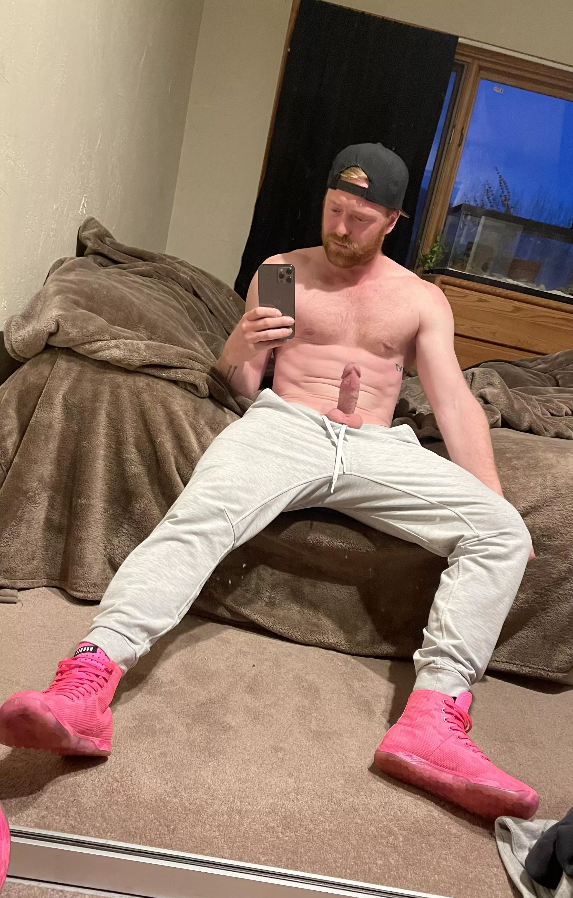 Do you like my pink shoes 😋
