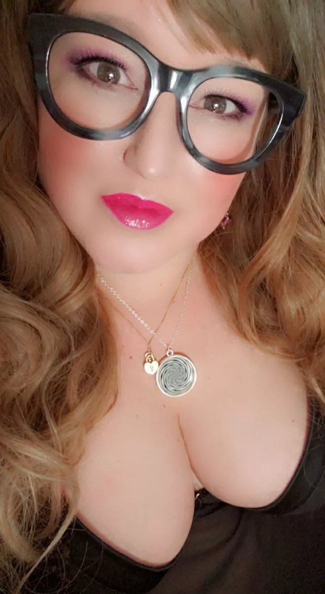 Do you like them thick? My glasses I mean 😈