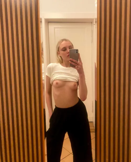 Do you like those small boobs? 😊