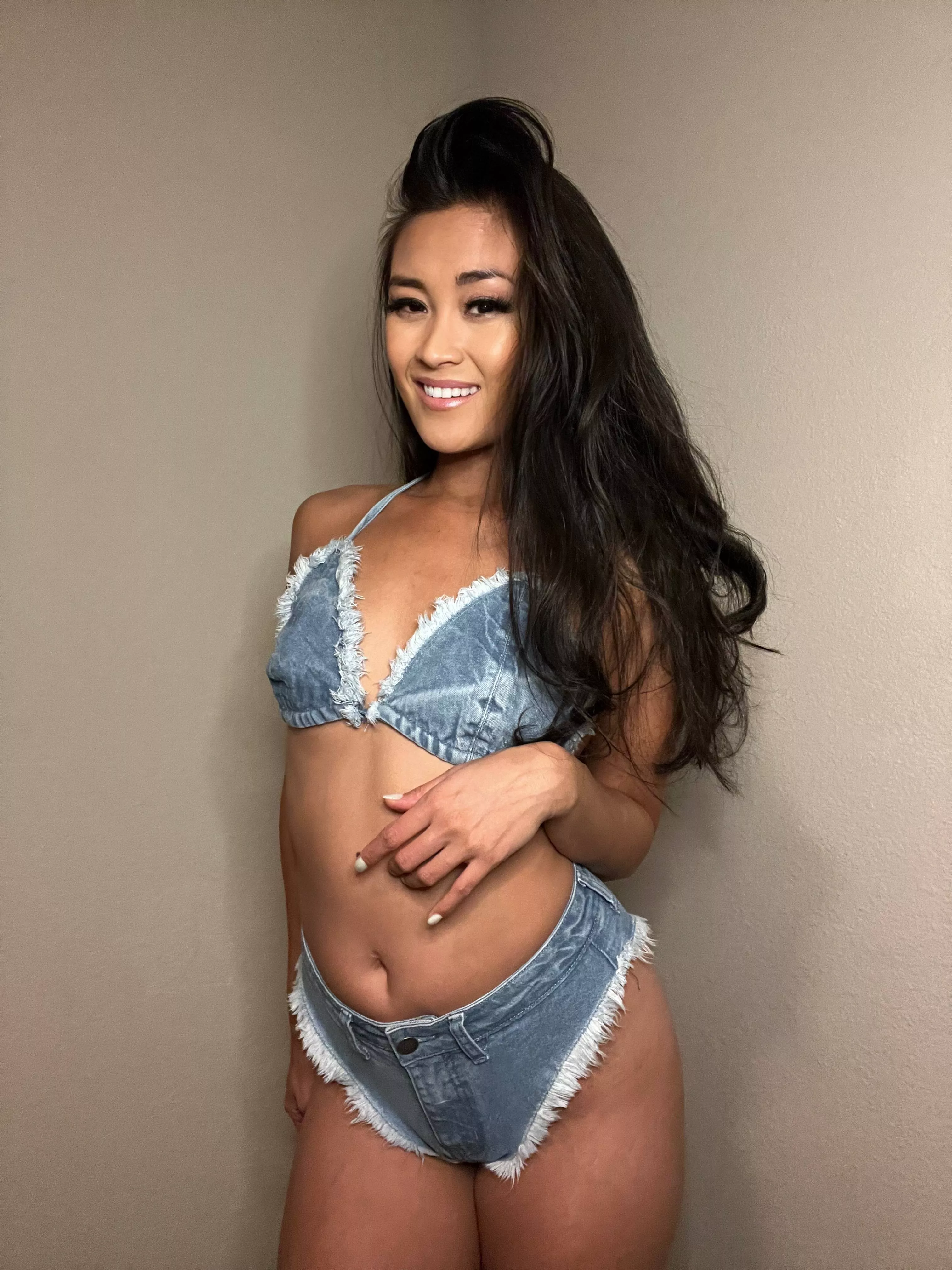Do you love a cute and charming Asian girl like me? 😈