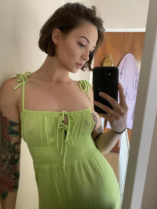 Do you think my brunch date will enjoy this dress? 👀