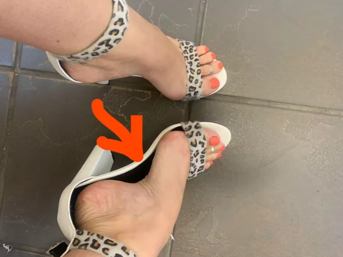 Do you think you could squeeze yourself in the gap my high arches left for your 🍆