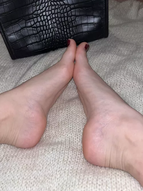 do you want a footjob? 💦🦶🏻
