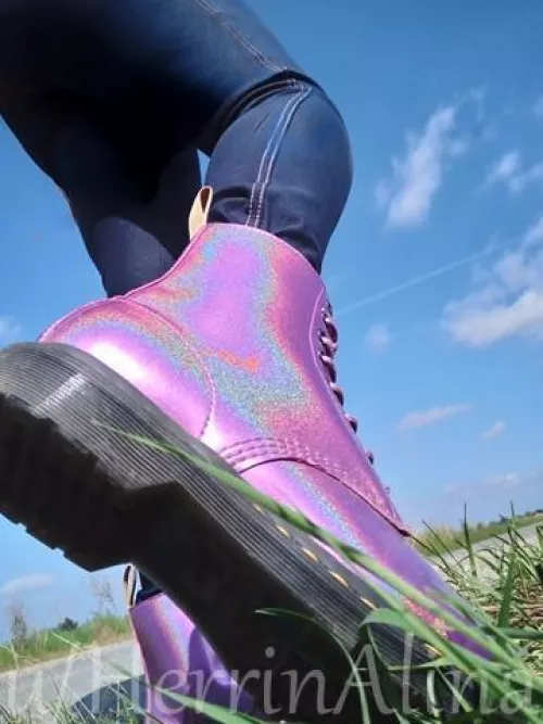 do you want to lick it? or should i crush your balls with it? 😈