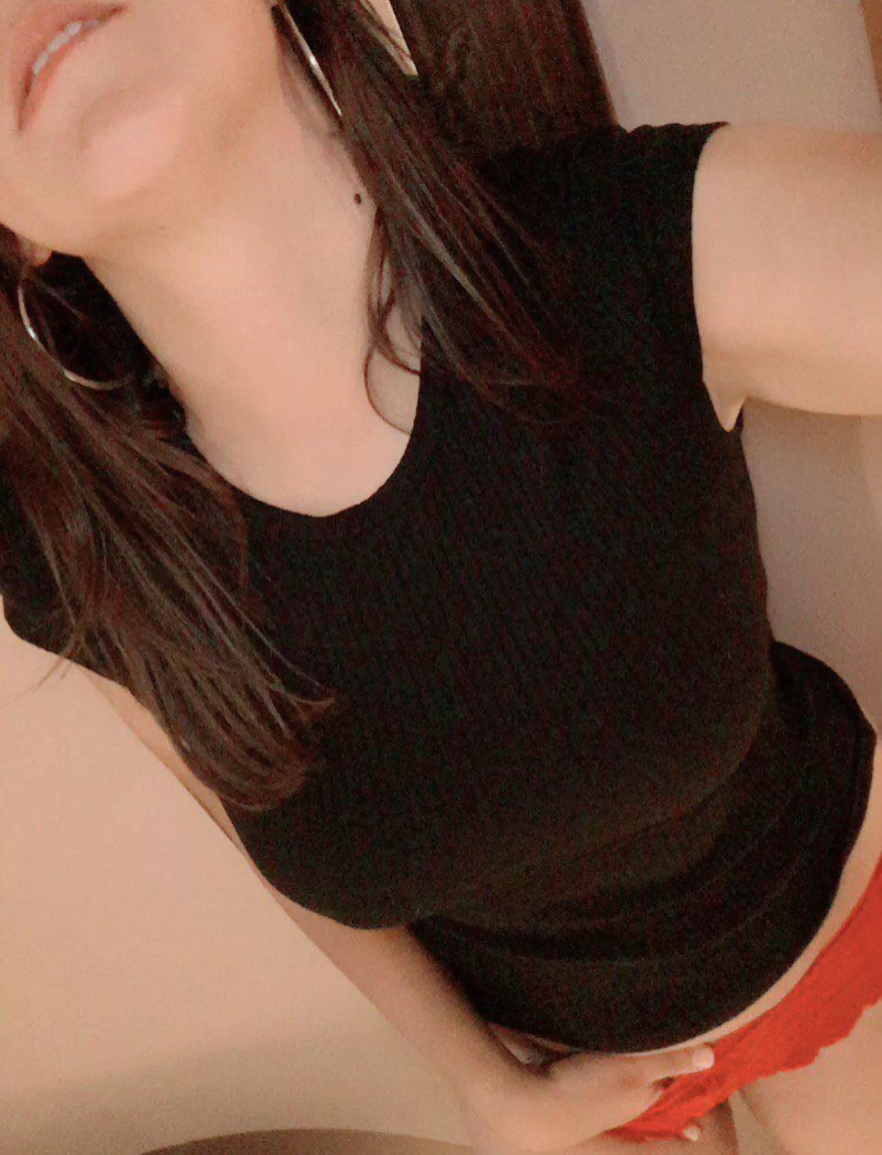 Do you want to see where my hand is? 😏Link in comments ⬇️