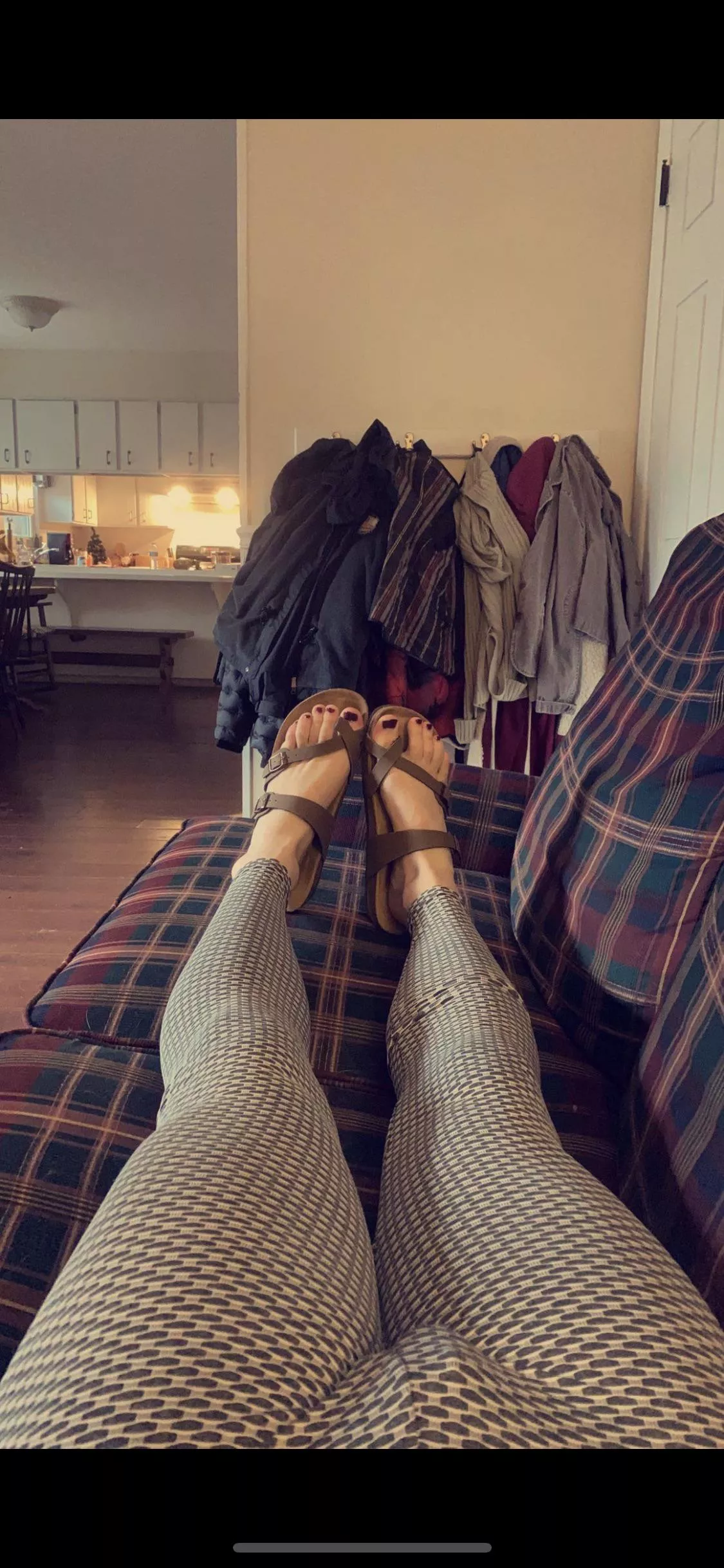 Does anybody like my little toes 🥺🥺🥺