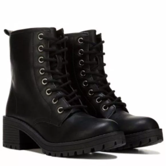 Does anyone know where to get these exact pairs? Been trying reverse image search but to no avail