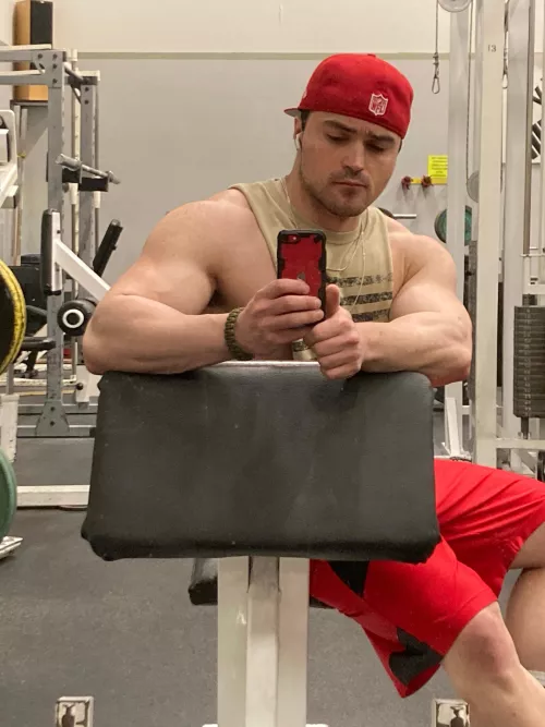 Does anything rhyme with beefy? Anyway, this beefcake says hi