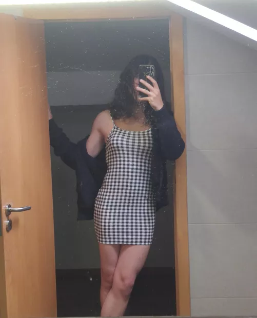 Does this dress look good on me?