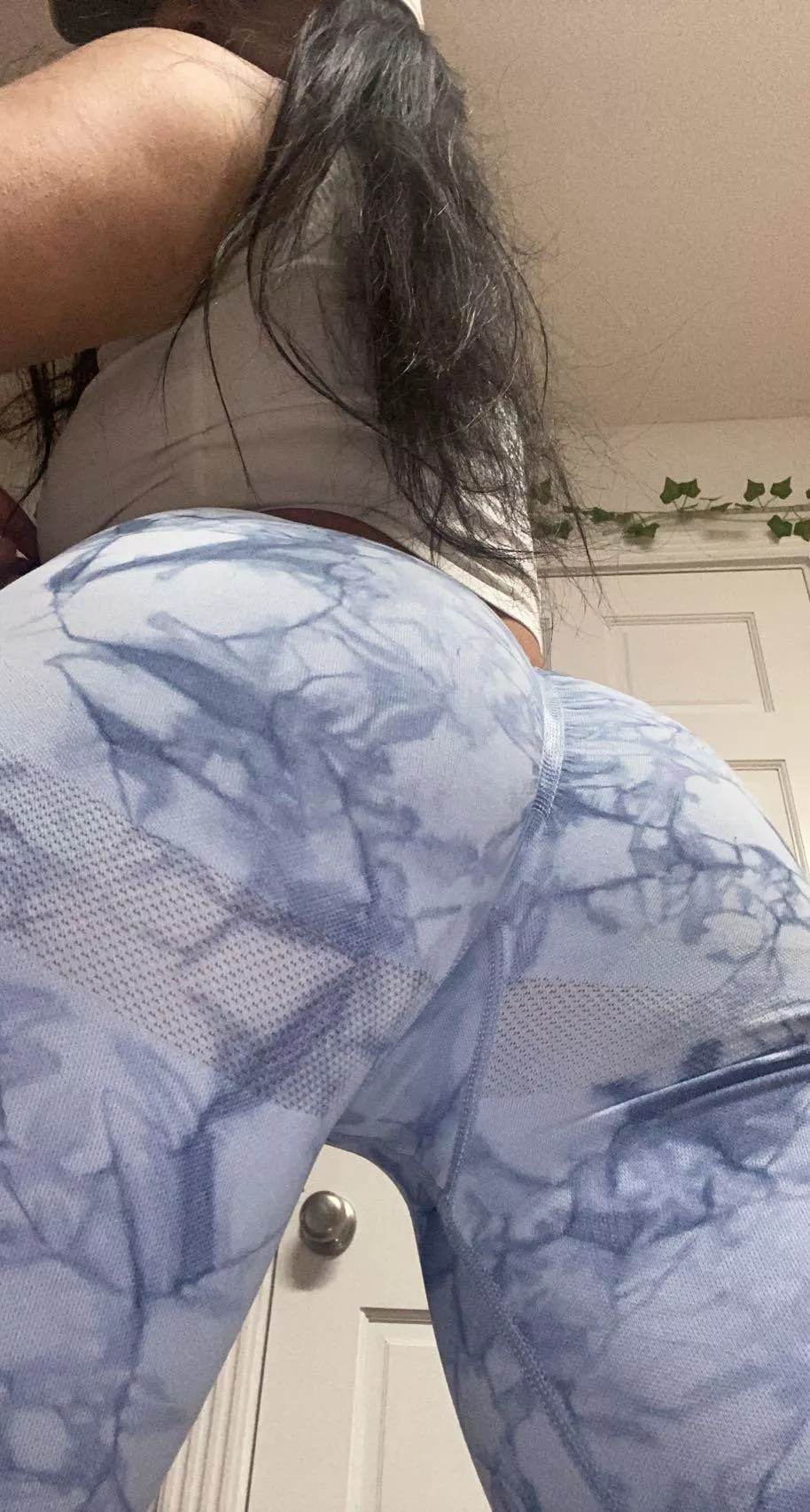 does this make you want to bend me over, rip a hole in my leggings, and fuck me? 😇❤️‍🔥