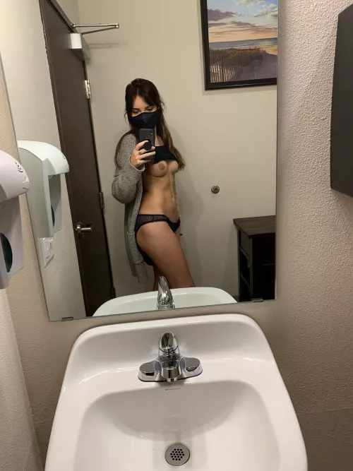 Does this side view show my perfect curves enough.. (;