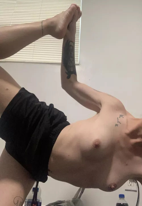 Doing yoga topless is always better !