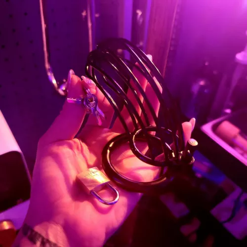 Dominant mommy seeking for a submissive sissy / slave to explore, chastity, humiliate and be dominated by me for long term. Snapchat: mommykity1