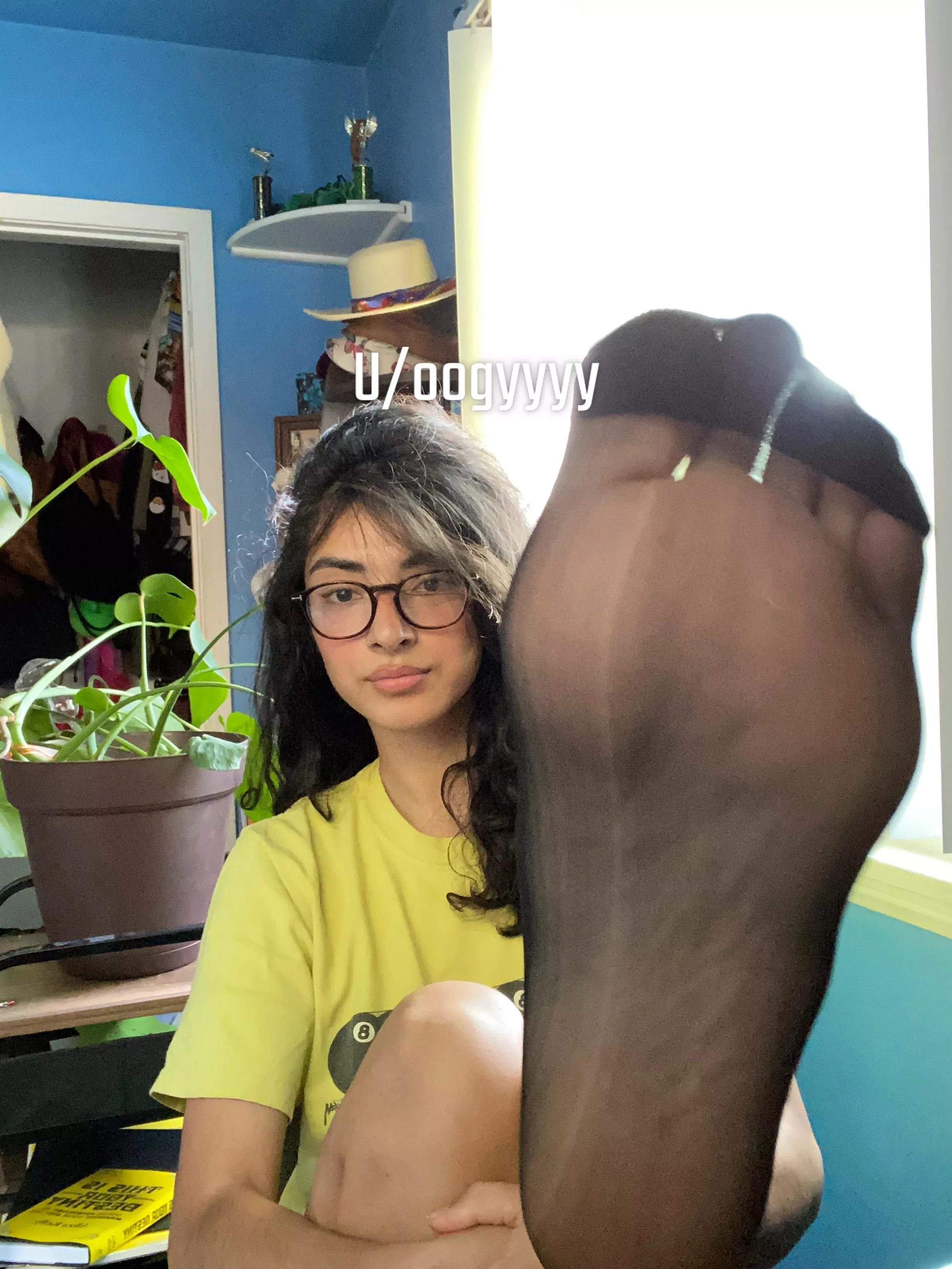 [domme] nylons get so stinky ,open ur mouth now and enjoy .