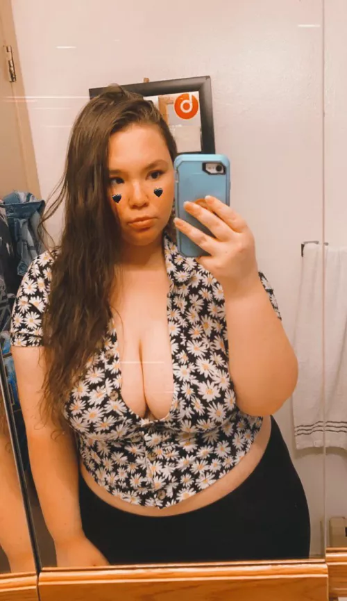 [domme] who wants to worship me while I humiliate them? 😉