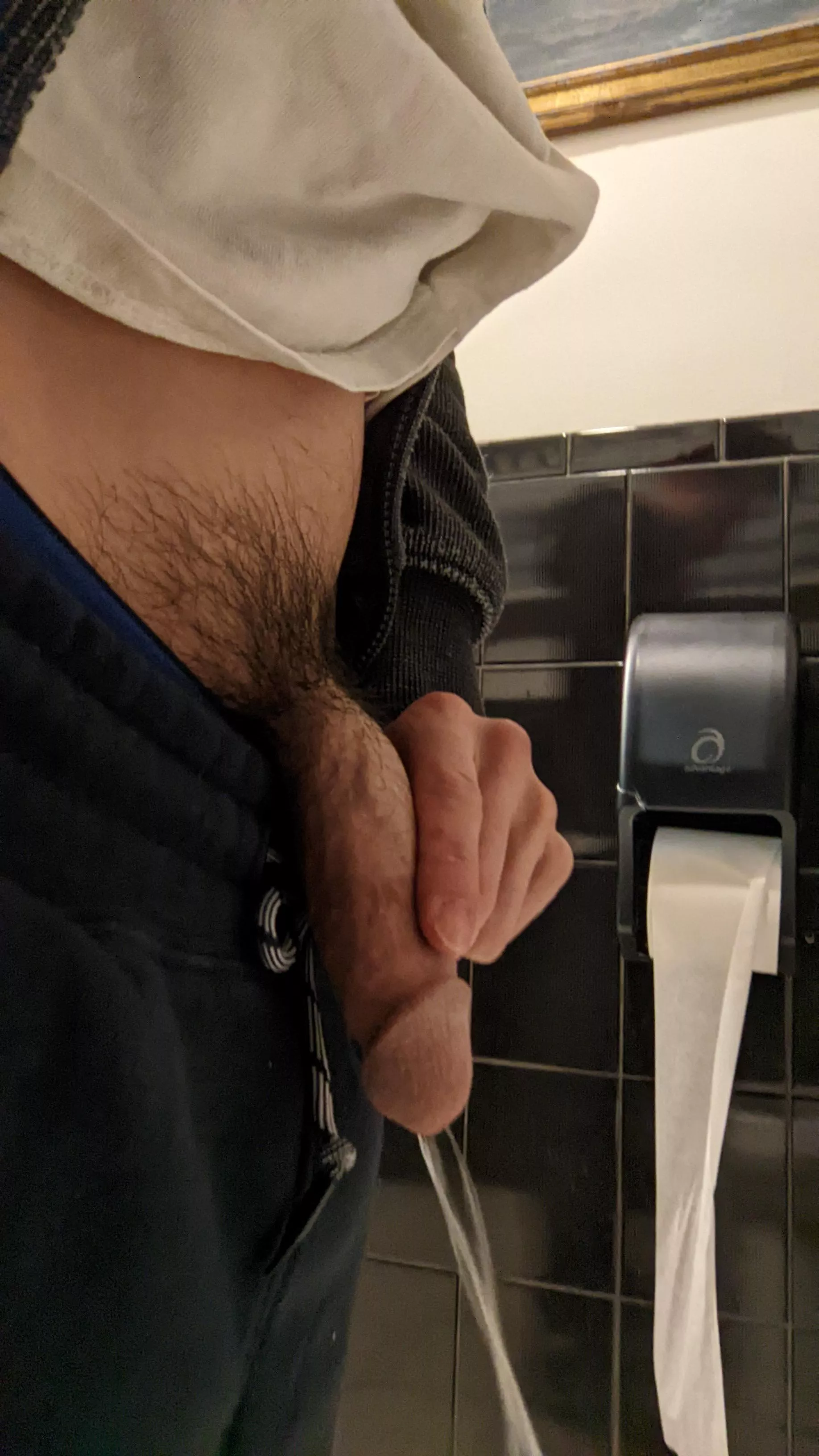 don't look I'm pissing 🙈
