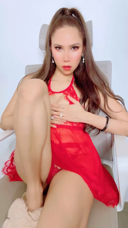 Don’t you want to see my nipples? 😈