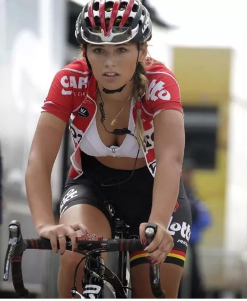 Dutch ccylist Puck Moonen