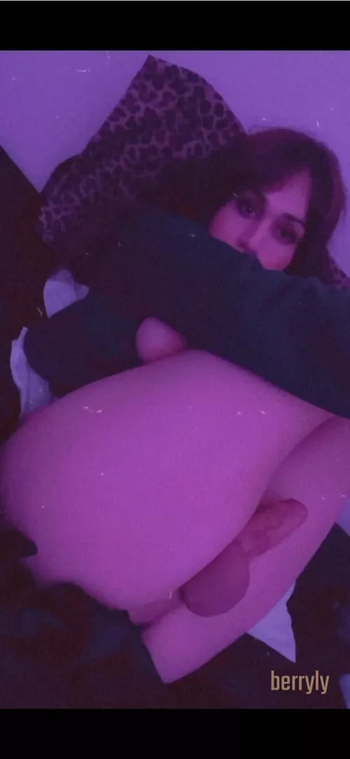 dying to be touched right noww 💜