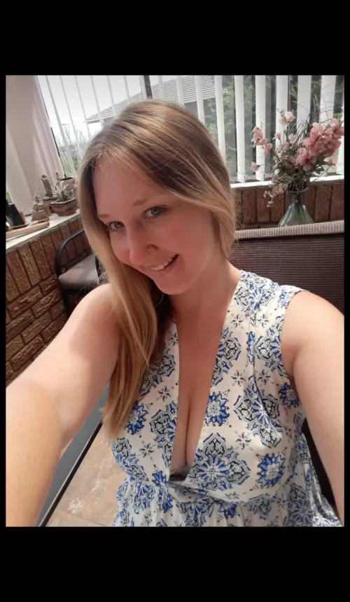 Easy access to my fun bags. Wanna play 😛