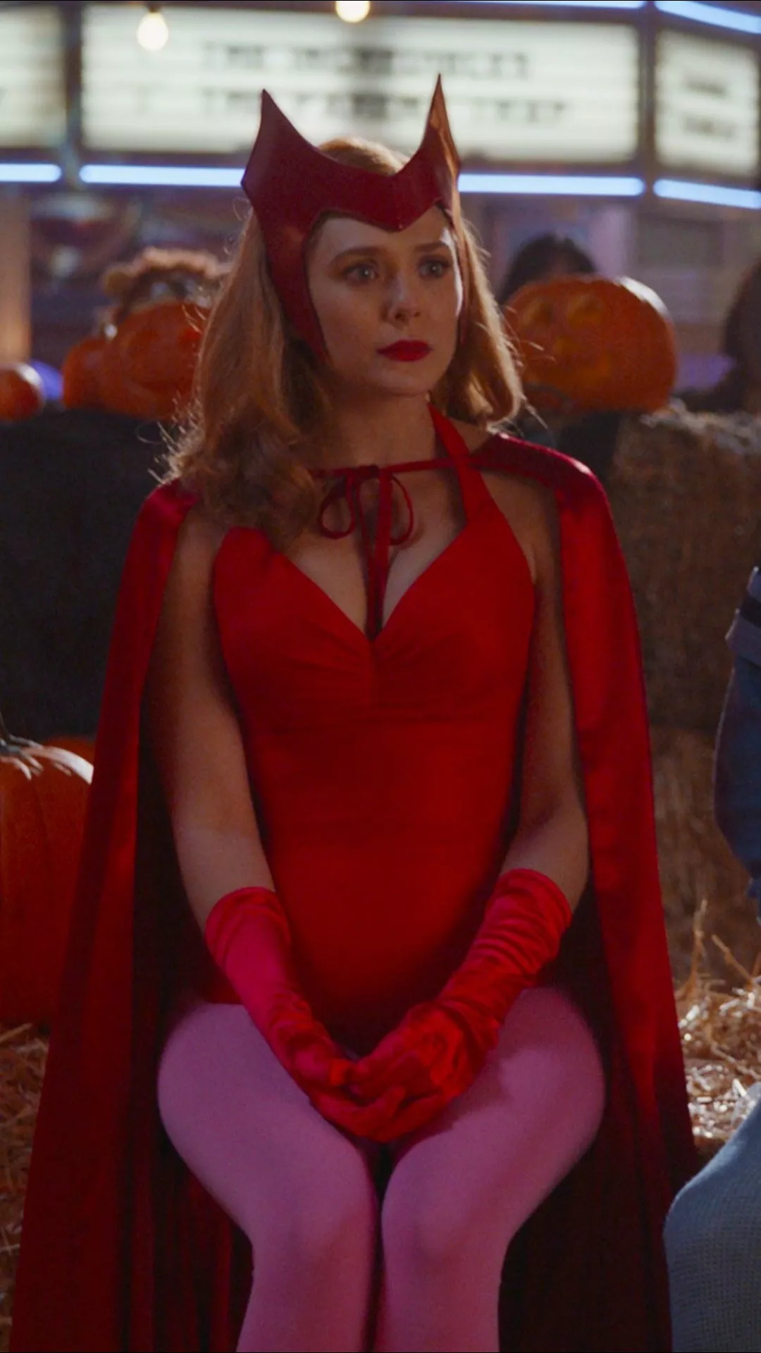 Elizabeth Olsen's tits & thighs looked so good in this outfit