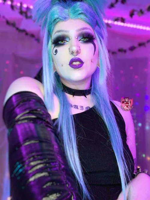 Ember McLain by Peach Pwuppy