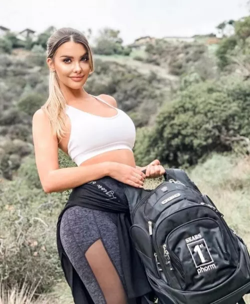 Emily Sears (@emilysears) [Instagram]