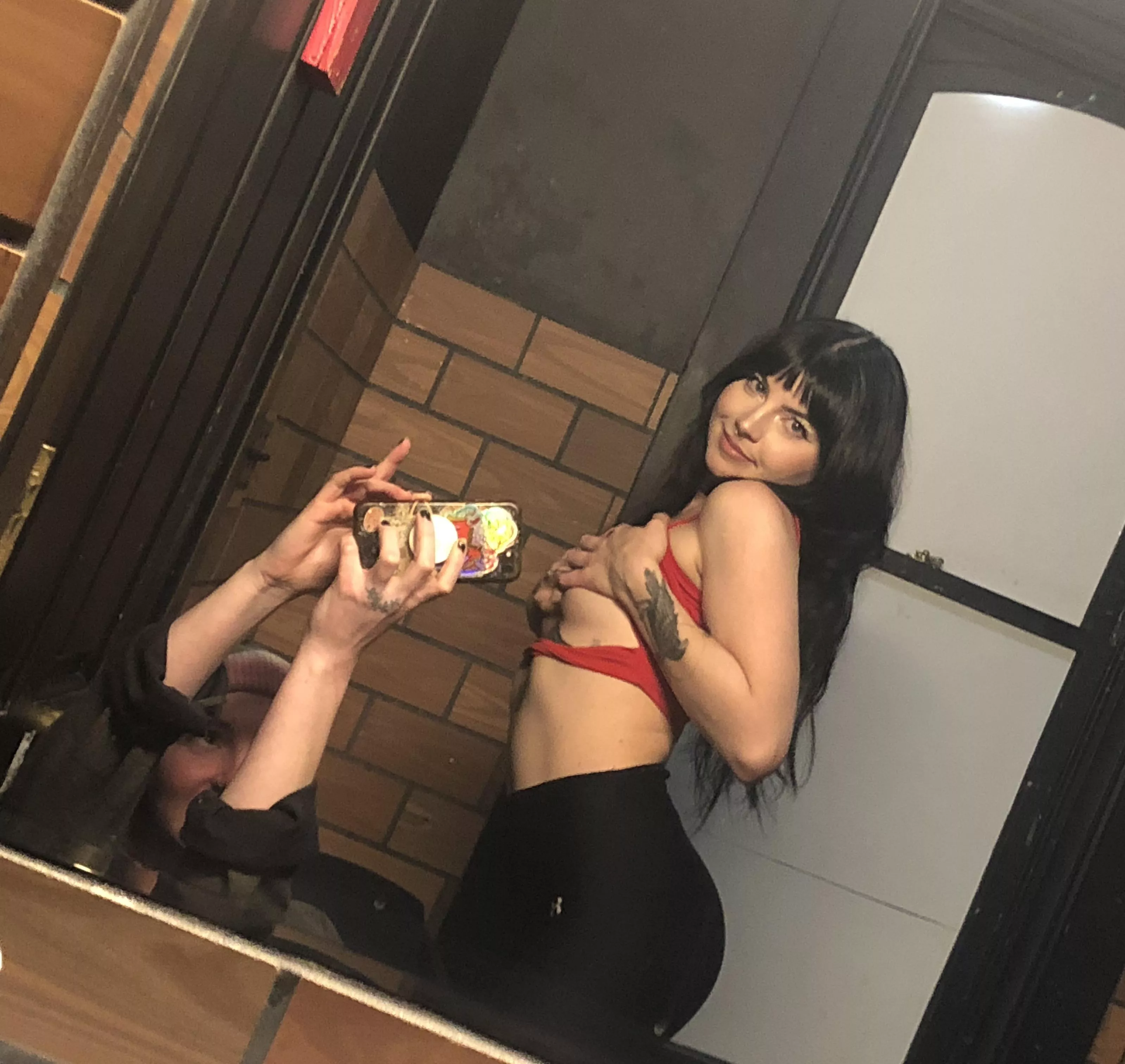 Emo girls get hammered and takes topless pics in bath bathroom 😂😂🙏🏻