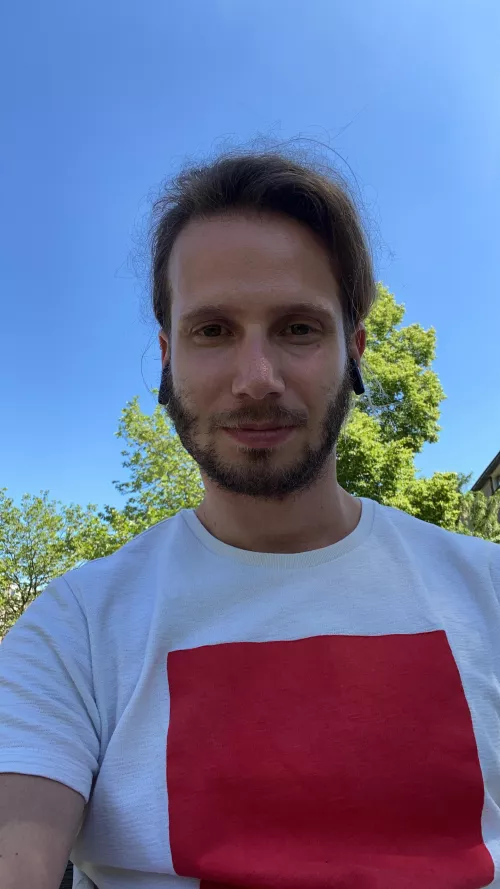 Enjoying your music outside is much, much better 😌